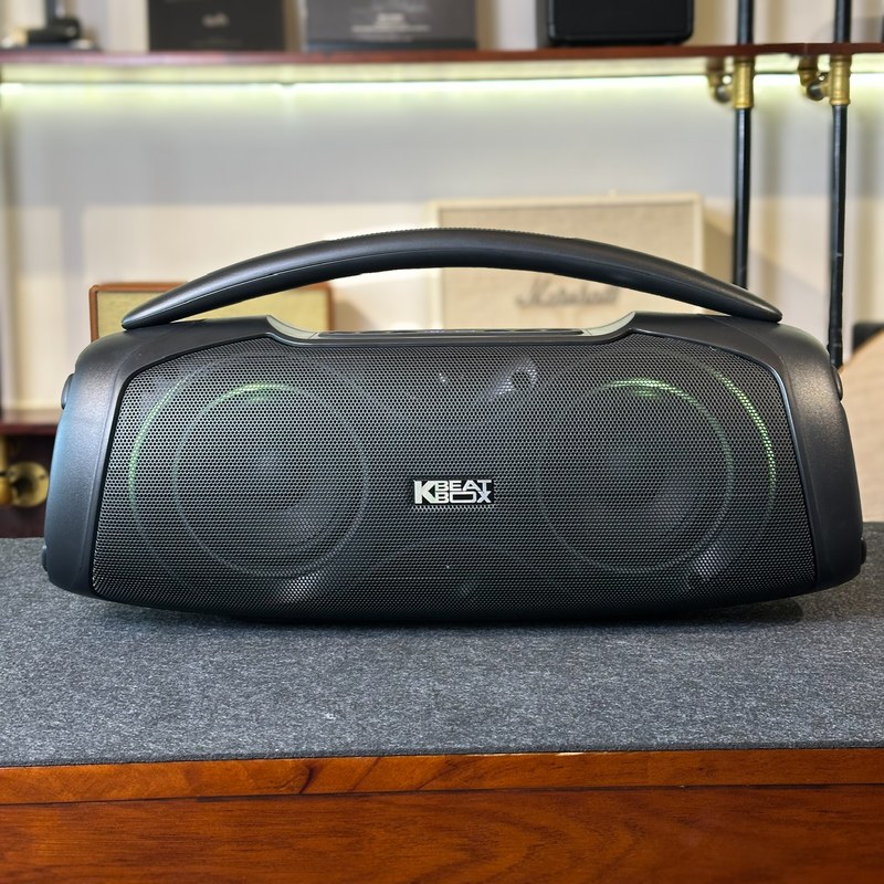 Loa SONCAMEDIA Chill kèm đầy đủ phụ kiện 2 micro không dây, adapter và pin AA tại showroom Đại Nam Sky Music