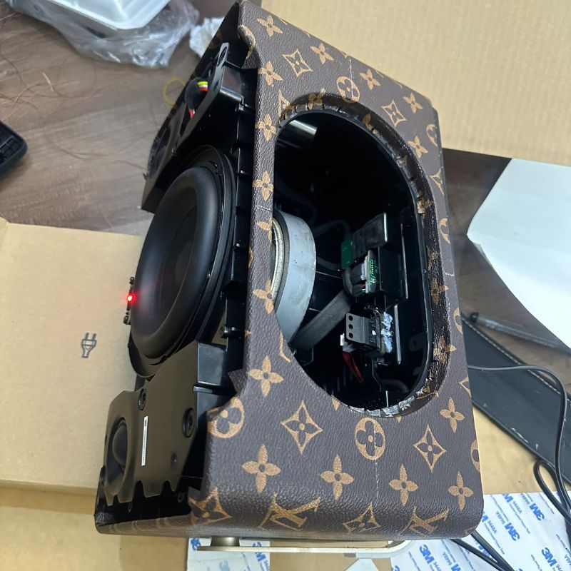 Quá trình bọc da LV monogram cho loa JBL Authentic 300 tại Nhà Đại Nam Sky Music
