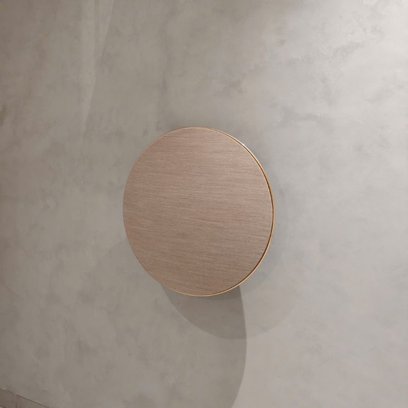 B&O A9 cover Natural treo tường – kết hợp ngàm B&O tạo điểm nhấn nghệ thuật