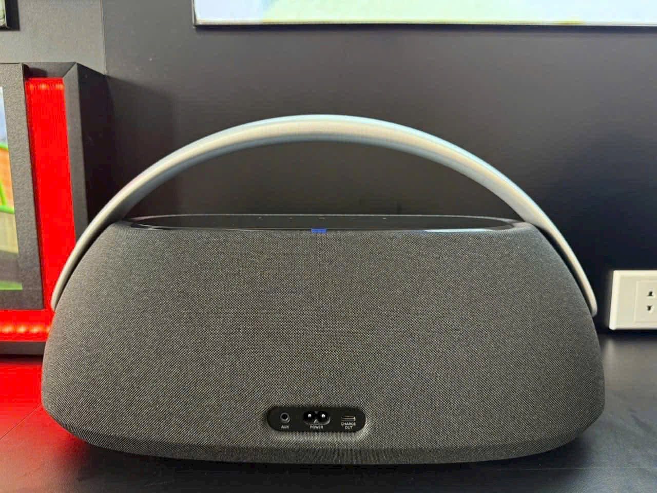 Cổng AUX, nguồn và USB charge-out phía sau Harman Kardon Go+Play 3 tại Nhà Đại Nam