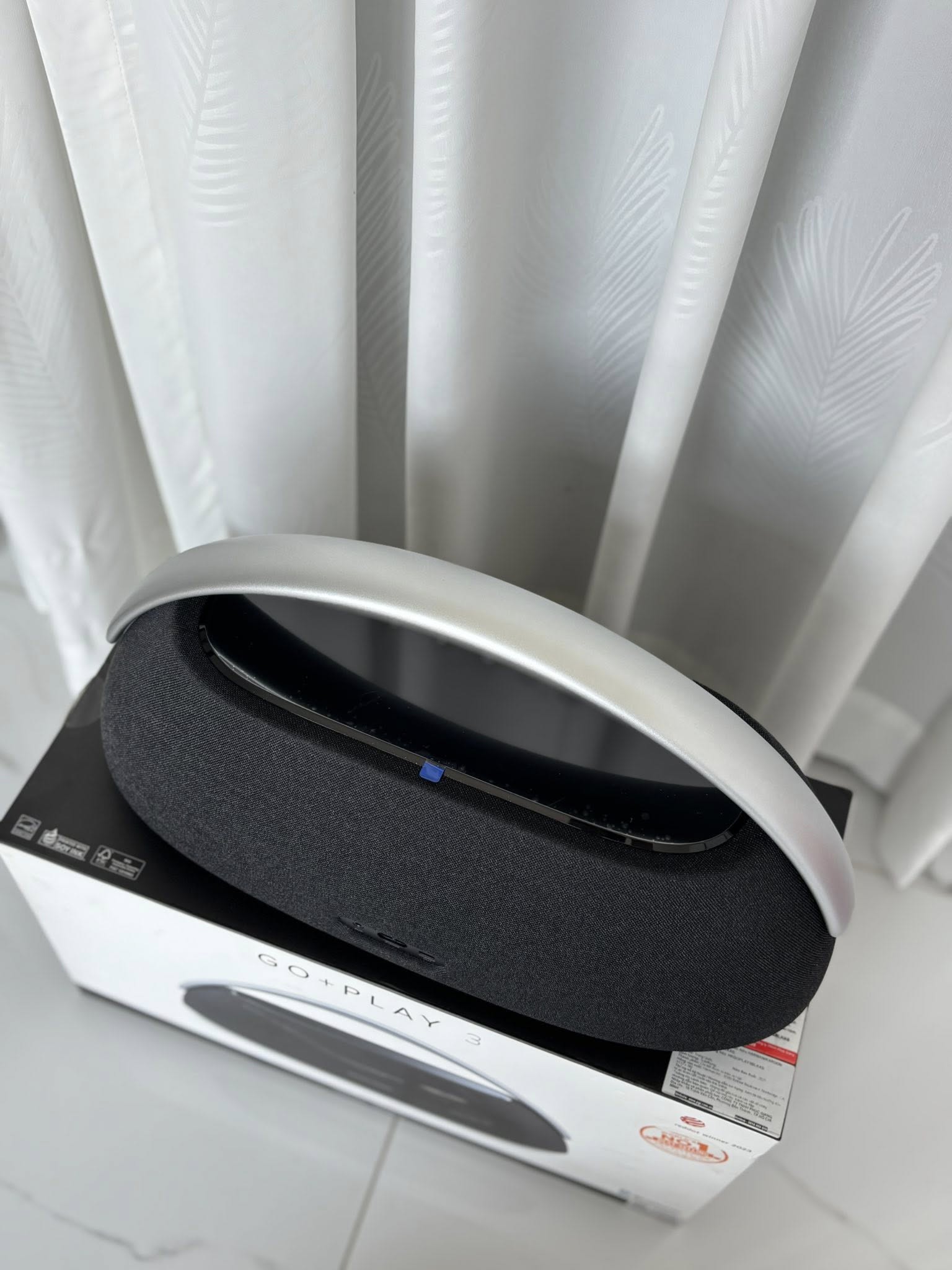 Harman Kardon Go+Play 3 trong không gian showroom Nhà Đại Nam Sky Music