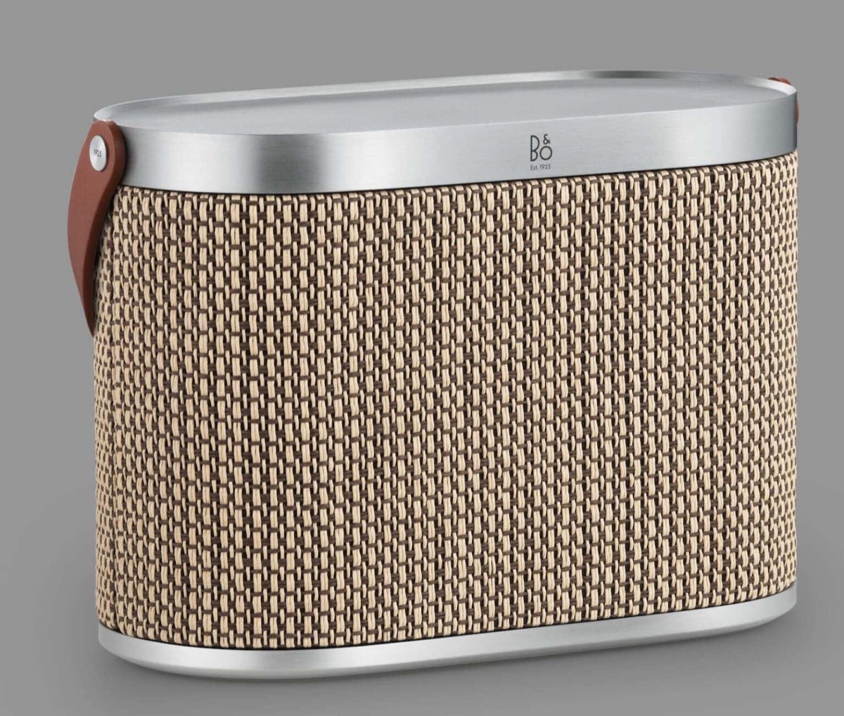 Loa B&O Beosound A5 Century Weave góc nghiêng dây da đặc trưng kỷ niệm 100 năm