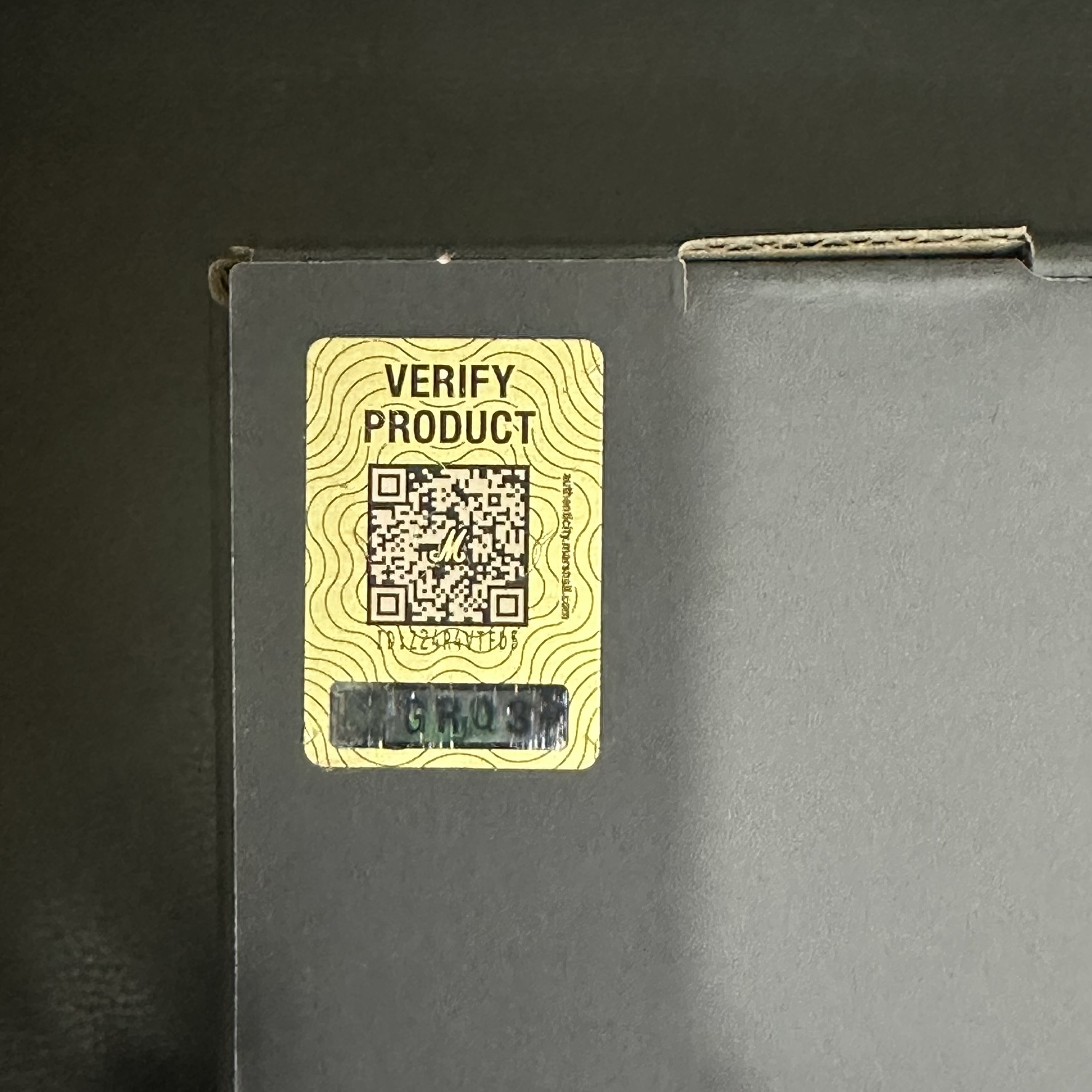 Tem VERIFY PRODUCT nền vàng QR code logo Marshall M xác nhận hàng ASH chính hãng