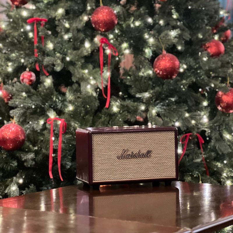 Marshall Acton III Burgundy và cây thông Noel rực rỡ - limited edition tại Đại Nam Sky Music