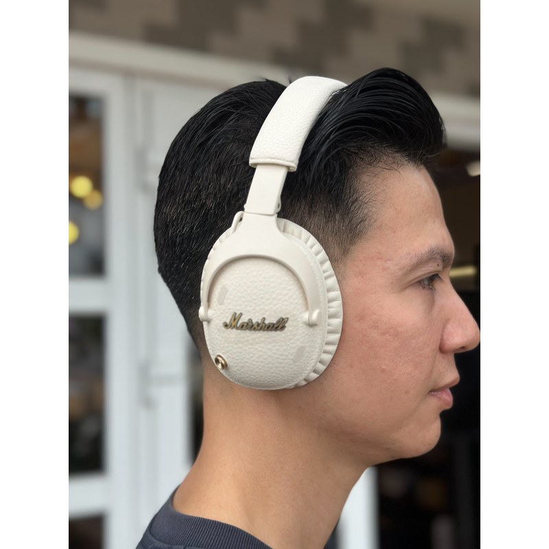 Trải nghiệm tai nghe Marshall Monitor III ANC màu Cream tại Đại Nam Sky Music