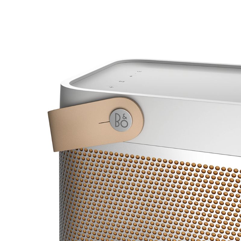 Chi tiết logo B&O và dây da mộc chính hãng loa Beolit 20 Grey Mist