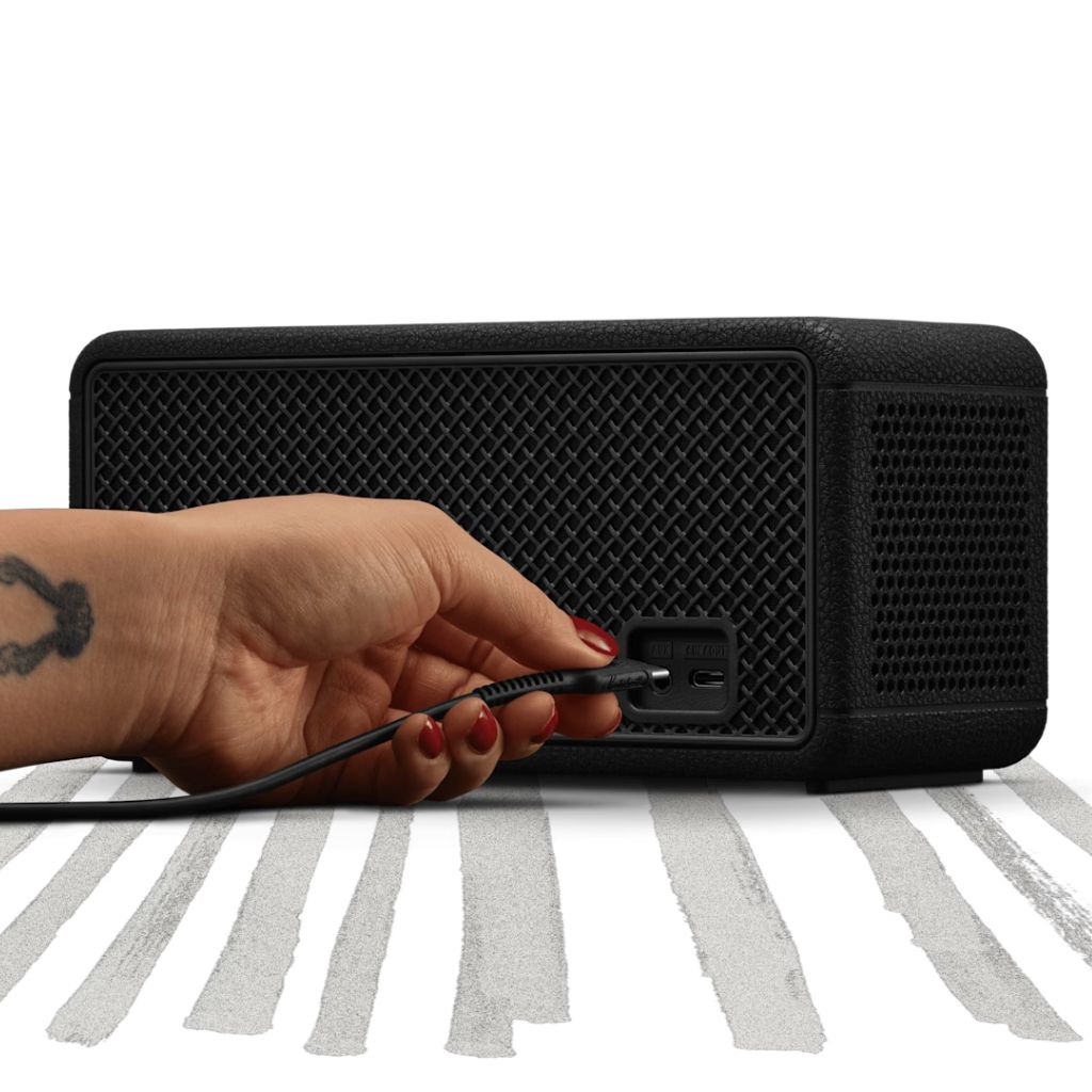 Marshall Middleton II cổng AUX 3.5mm và USB-C phía sau - sạc nhanh và kết nối có dây