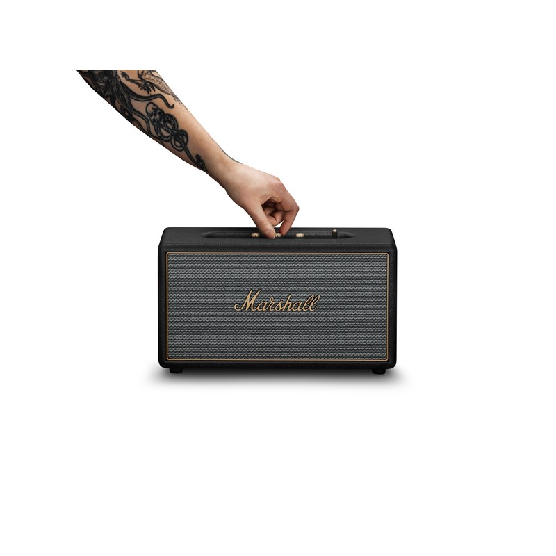 Người dùng chỉnh âm lượng bass và treble trên Marshall Stanmore IV Black tại Đại Nam Sky Music