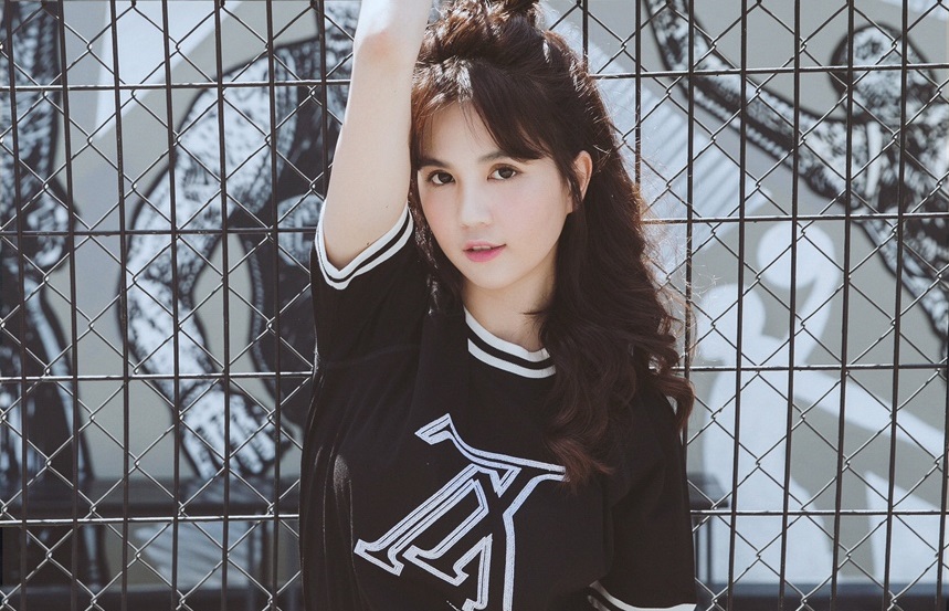 Diện áo thun đen đẹp ngất ngây như sao Việt