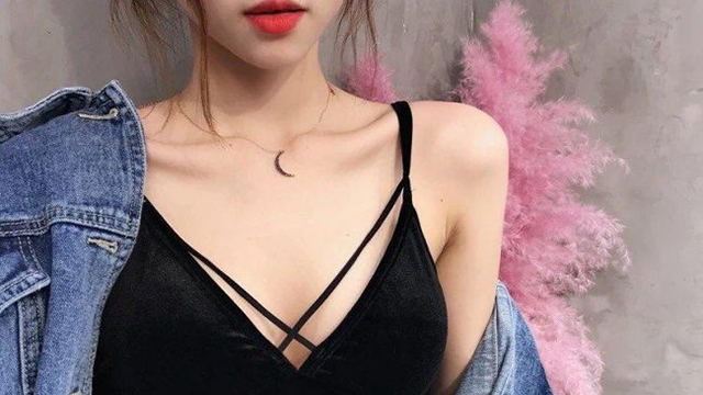 Nàng vai thô mặc áo thun gì đẹp nhất?