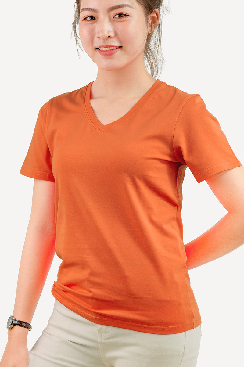 Áo thun cotton nữ Cổ Tim Màu Bã Trầu | Áo thun ToLi Áo Thun Cotton Nữ Cổ Tim Màu Bã Trầu | Áo Thun Toli