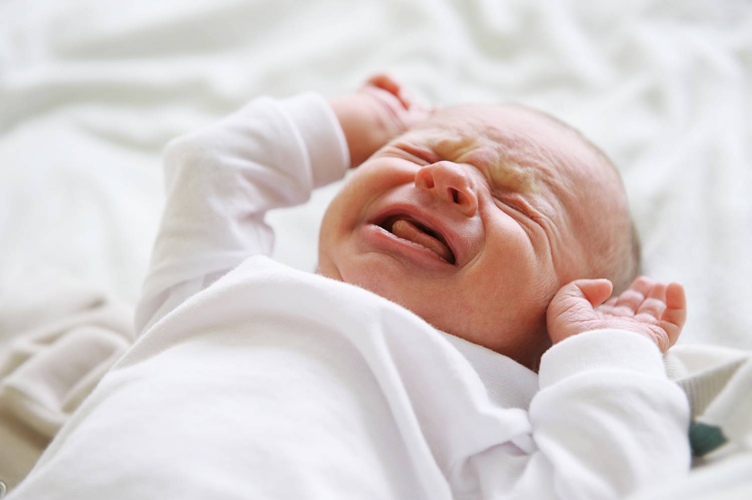 Có rất nhiều nguyên nhân khiến bé sơ sinh khó ngủ, trằn trọc làm cho chất lượng giấc ngủ bị ảnh hưởng (nguồn ảnh: Internet)