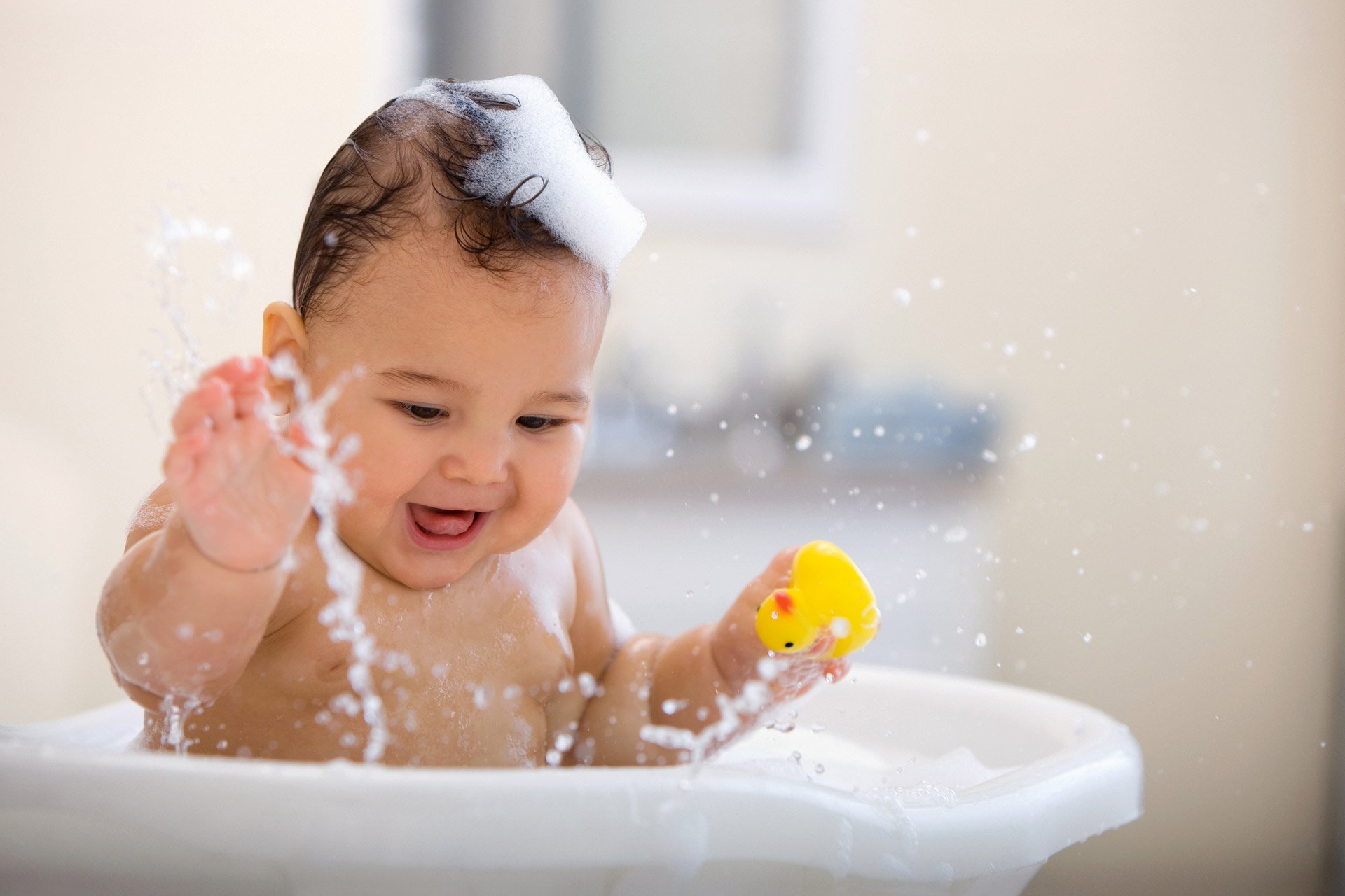 Gel tắm gội cho bé nên có thành phần nuôi dưỡng da
