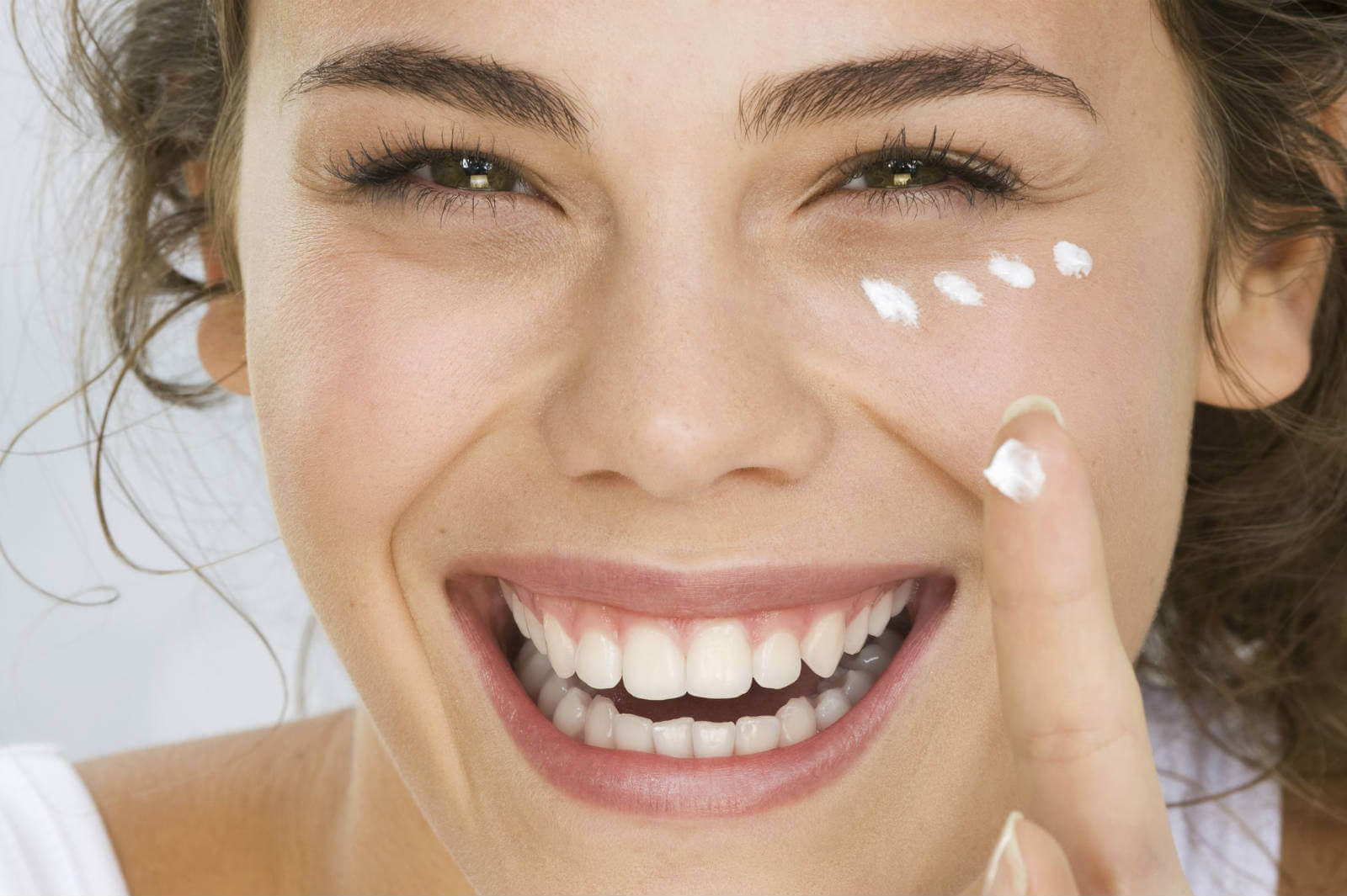 Mẹ bầu nên sử dụng các loại kem chống nắng có chỉ số SPF từ 30 trở lên để bảo vệ da một cách tốt nhất (nguồn ảnh: Internet)