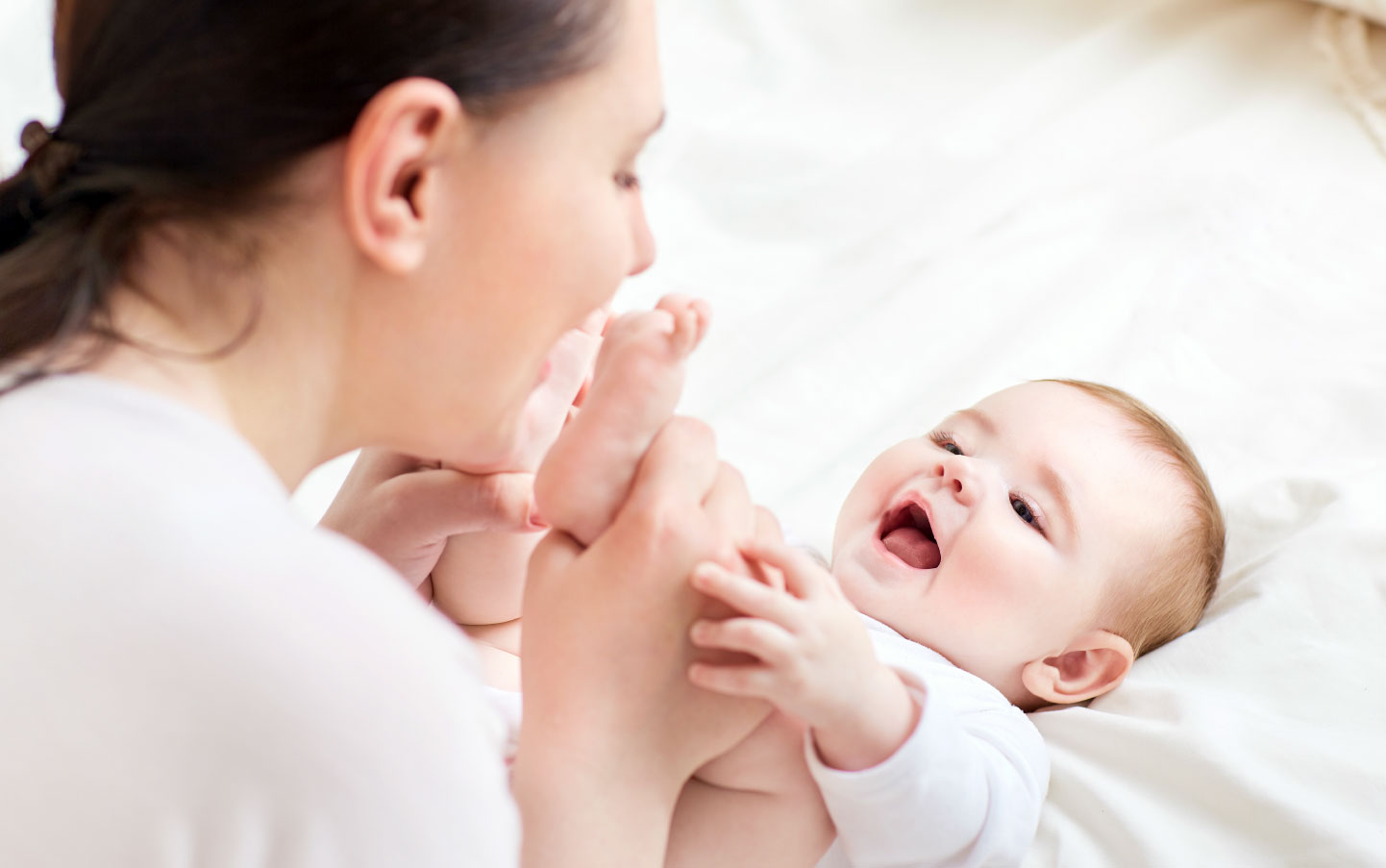 Sử dụng dầu massage cho bé hằng ngày vt sẽ khiến da bé sạch, săn chắc và khỏe mạnh hơn (Nguồn ảnh: Internet)