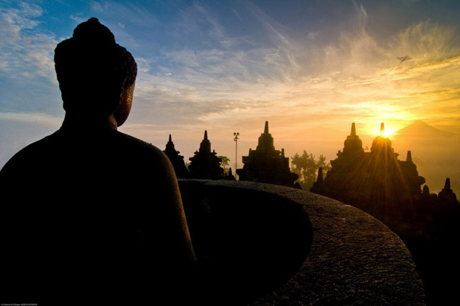 Borobudur - Kỳ Quan Phật Giáo Lớn Nhất Thế Giới