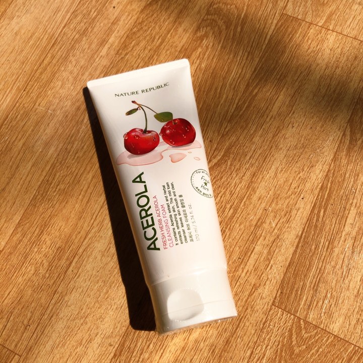 Sữa Rửa Mặt Nature Republic Fresh Herb Acerola Foam