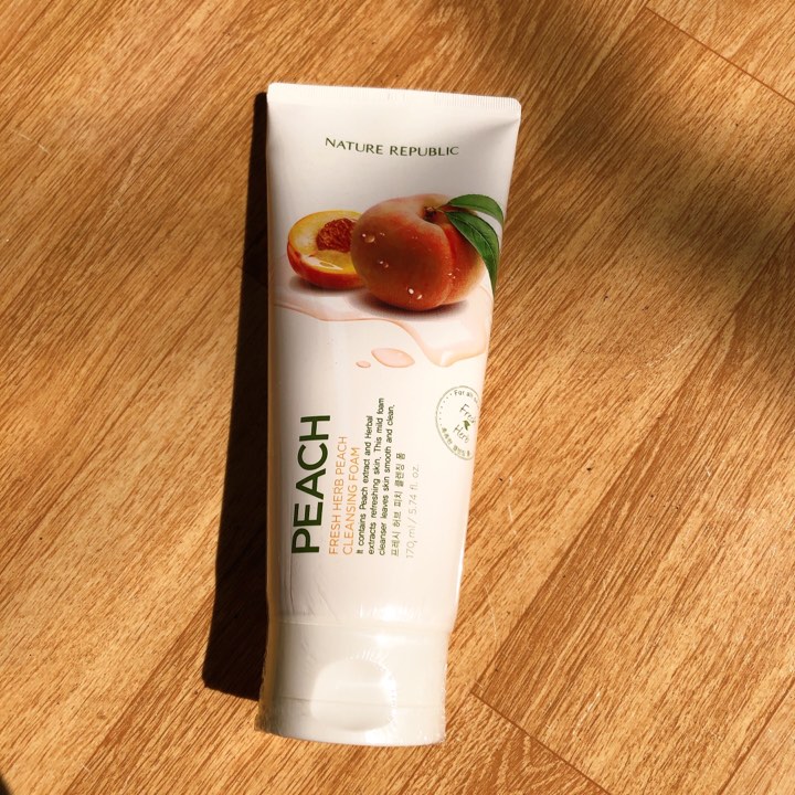 Sữa Rửa Mặt Nature Republic Fresh Herb Peach Cleansing Foam