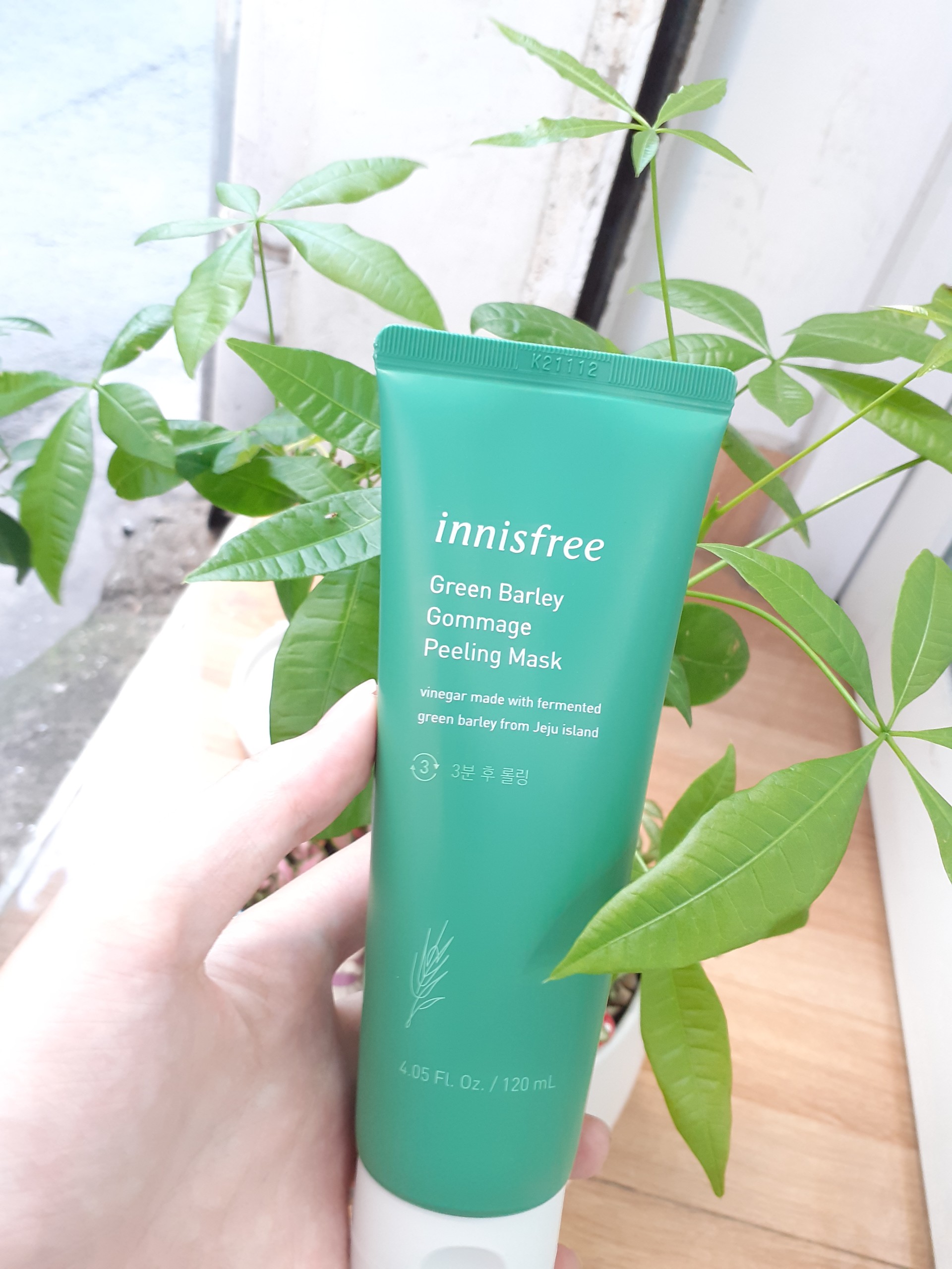 Mặt nạ tẩy tế bào chết từ lúa mạch xanh innisfree Green Barley Gommage Mask 120 mL