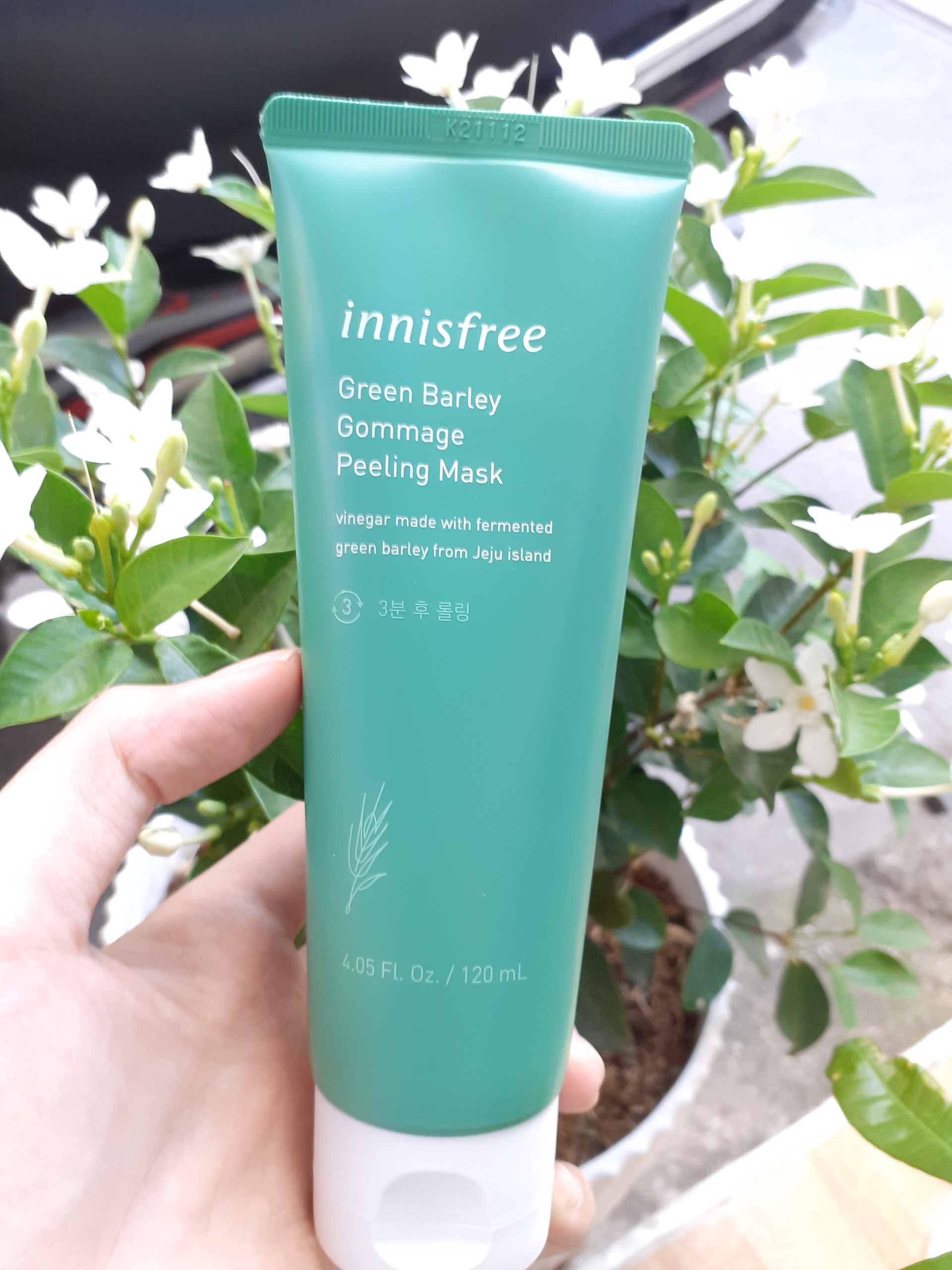 Mặt nạ tẩy tế bào chết từ lúa mạch xanh innisfree Green Barley Gommage Mask 120 mL