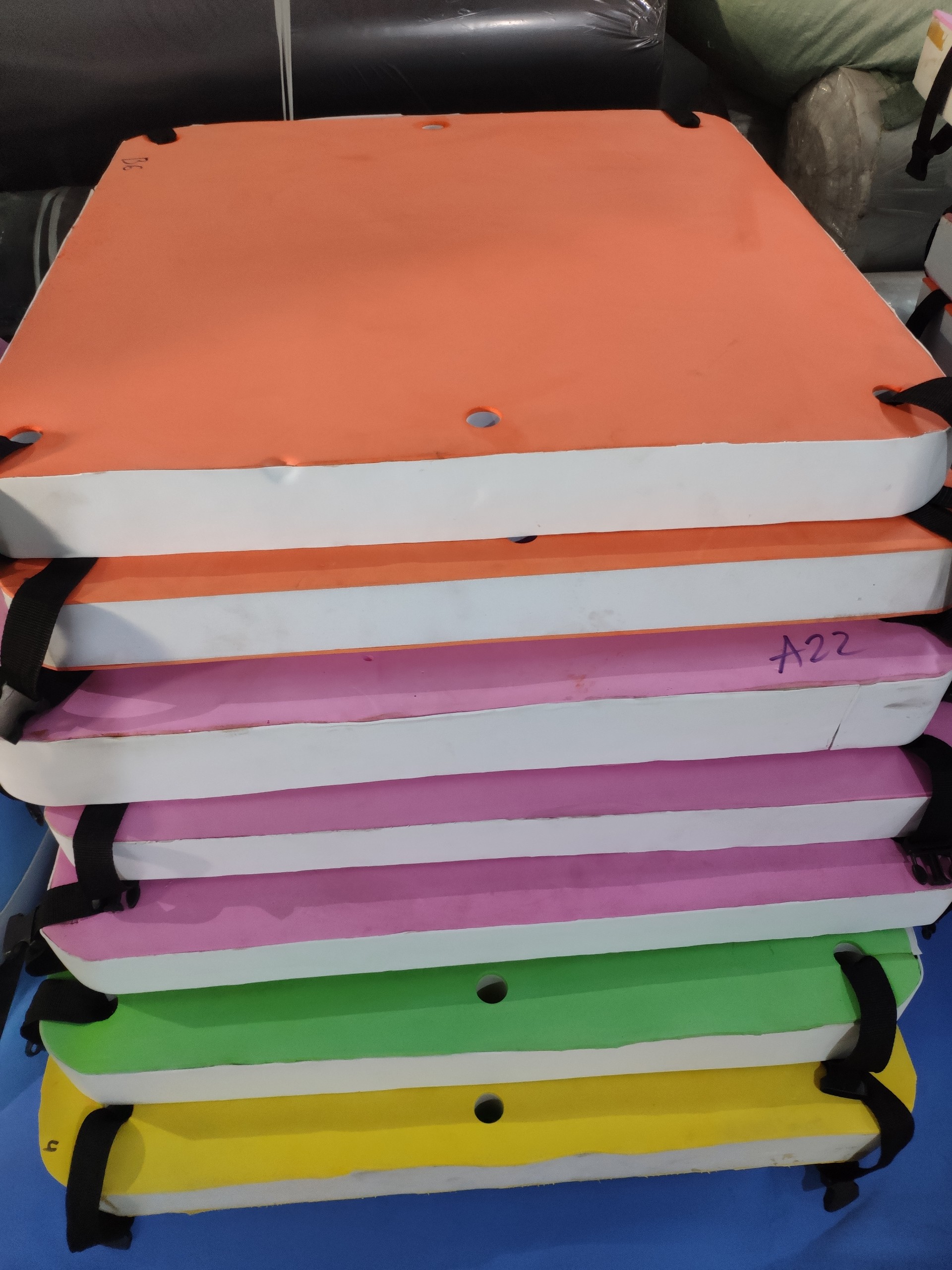 Phao trò chơi trên nước