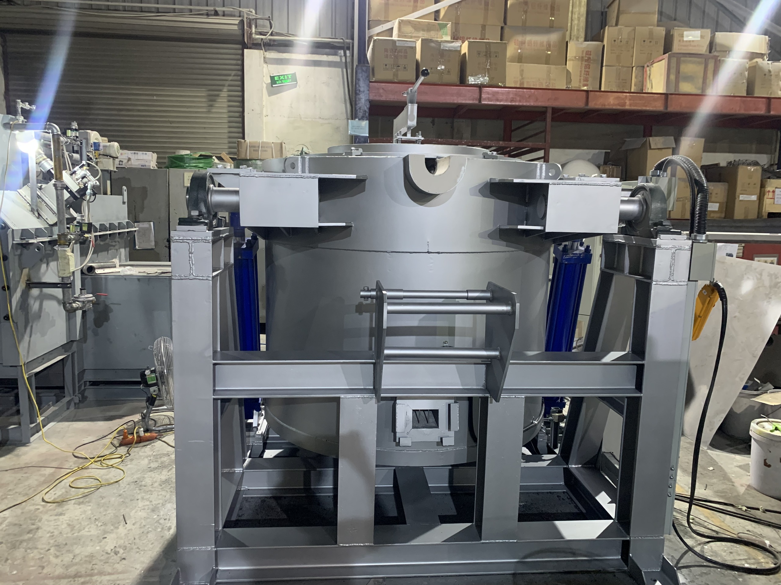 Lò đổ nghiêng 1000 kg