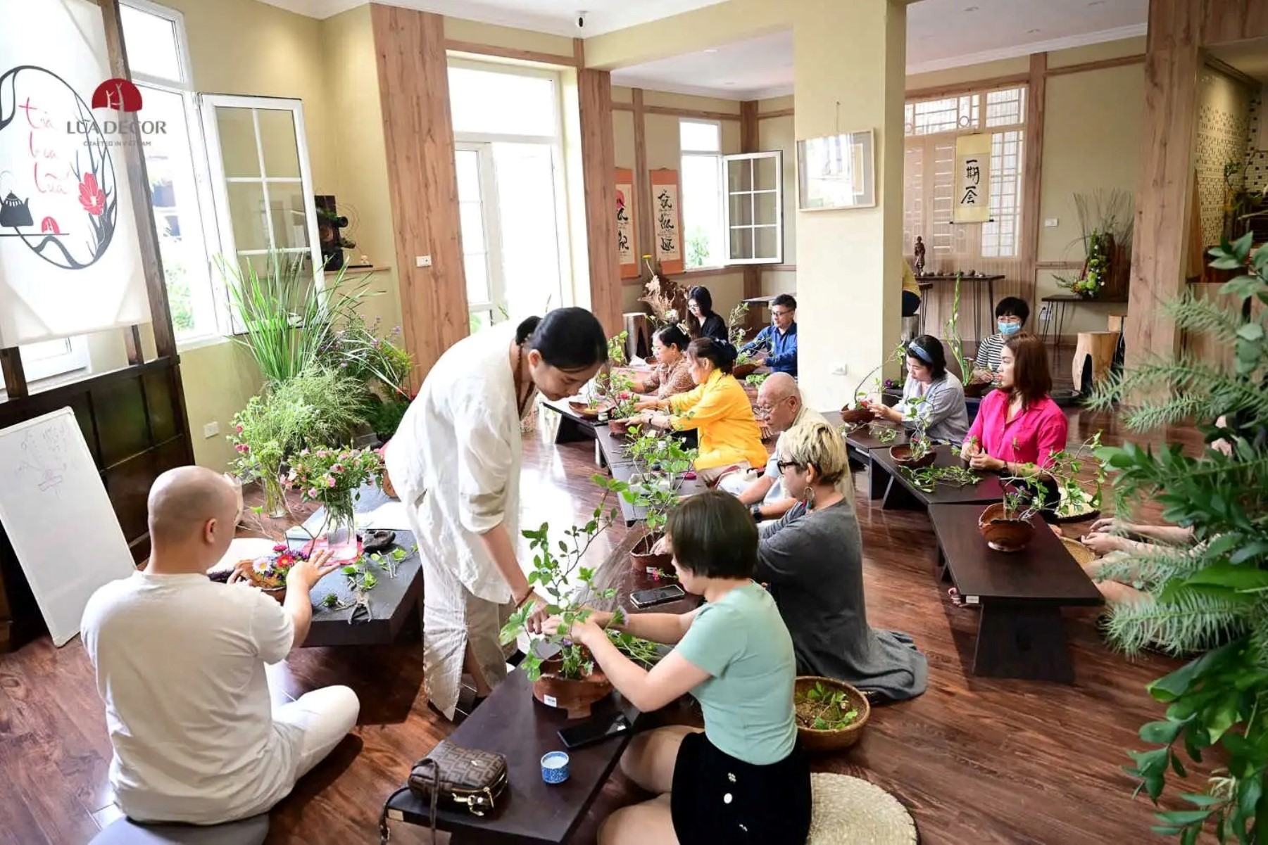 Lớp học cắm hoa ikebana - Lũa Decor