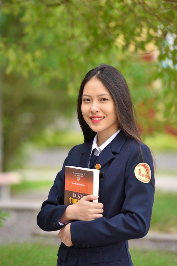Mô tả tổng quan về đồng phục Học viện Ngoại giao