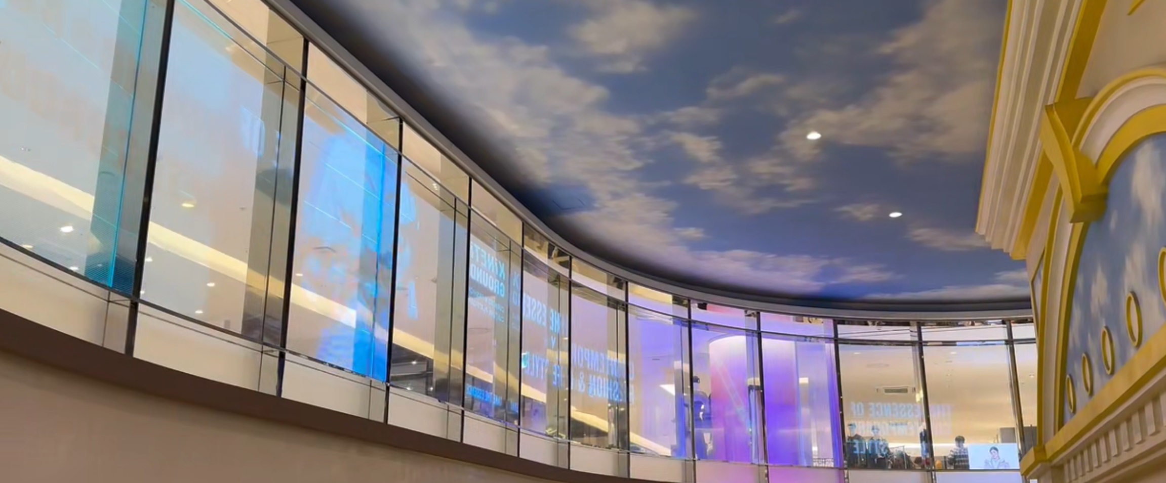 Led trong suot nghe thuat