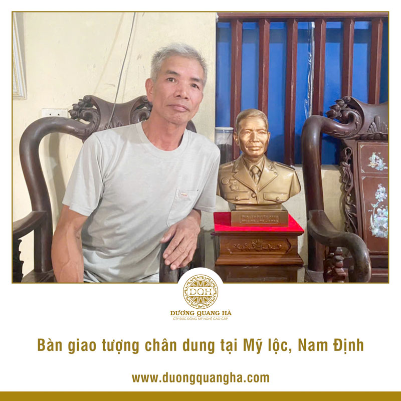 BÀN GIAO TƯỢNG CHÂN DUNG CHO BÁC KHÁCH Ở MỸ LỘC, NAM ĐỊNH