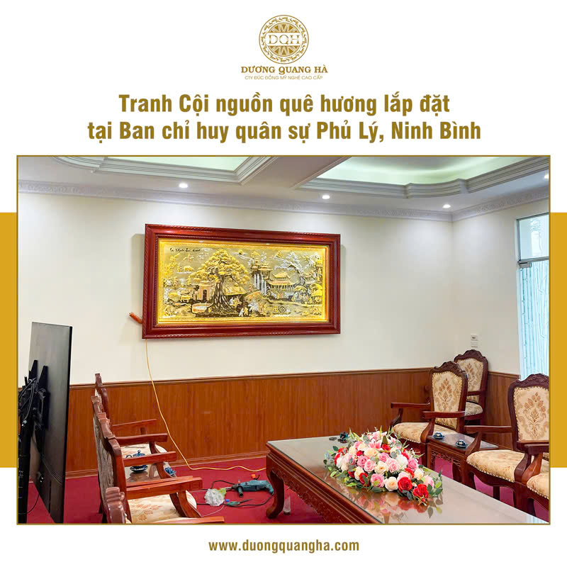 BÀN GIAO TRANH ĐỒNG CỘI NGUỒN QUÊ HƯƠNG TẠI BAN CHỈ HUY QUÂN SỰ - PHỦ LÝ, NINH BÌNH