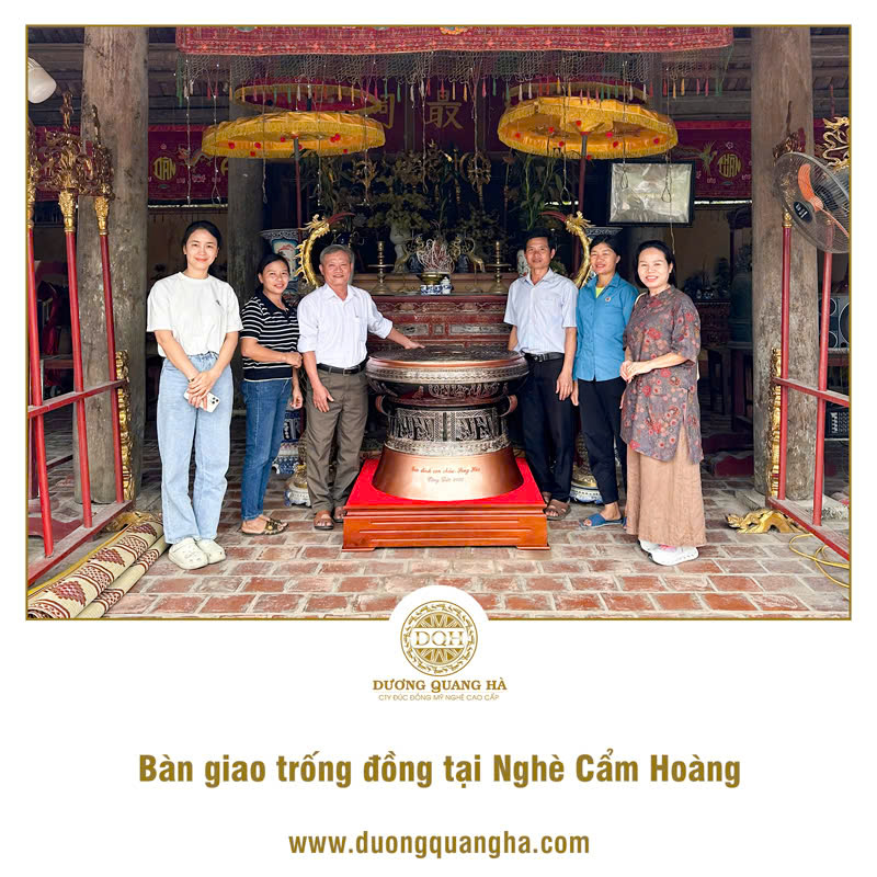 BÀN GIAO TRỐNG ĐỒNG TẠI NGHÈ CẨM HOÀNG, THANH HÓA