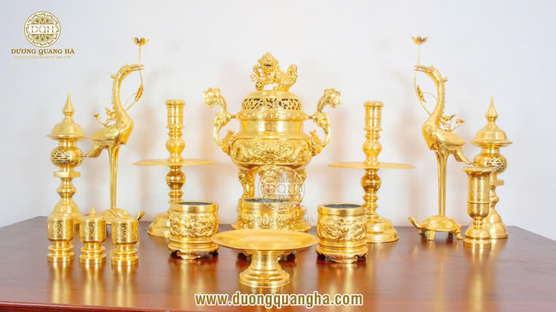 Bộ đồ thờ bằng đồng đầy đủ gồm những vật phẩm gì?