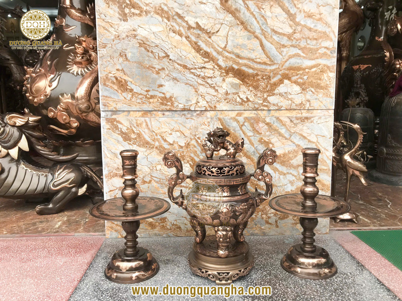 Bộ tam sự đồng - Lựa chọn gọn gàng nhưng vẫn đủ đầy cho ban thờ gia tiên