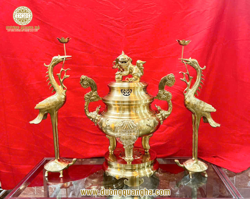 Bộ thờ tam sự gồm những gì? Cách chọn và bài trí đẹp cho ban thờ