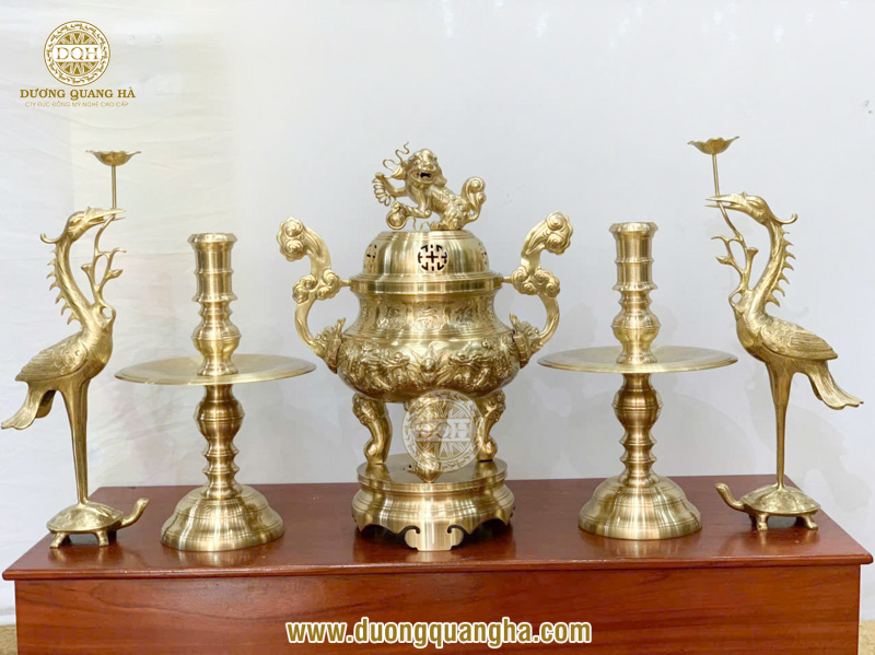 Đỉnh thờ bằng đồng - Cách chọn đẹp, hợp phong thuỷ cho ban thờ