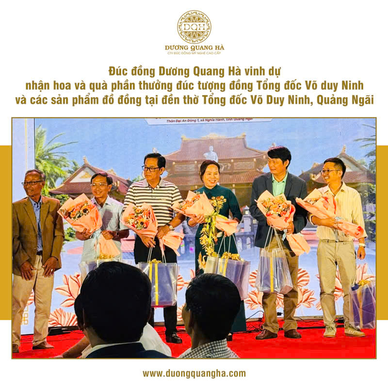 ĐÚC ĐỒNG DƯƠNG QUANG HÀ VINH DỰ NHẬN HOA VÀ QUÀ TRI ÂN TẠI ĐỀN THỜ TỔNG ĐỐC VÕ DUY NINH, QUẢNG NGÃI