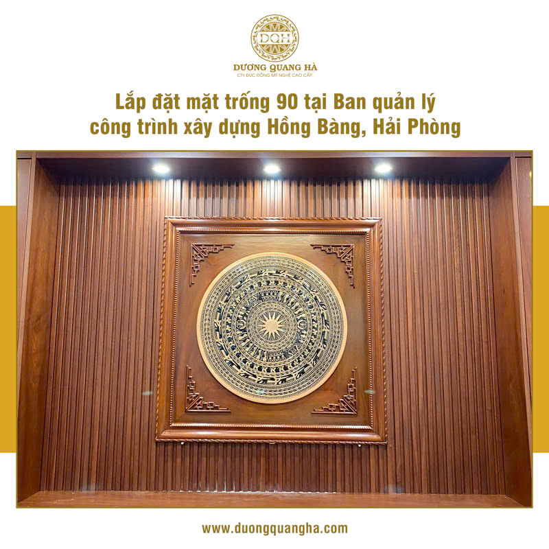 LẮP ĐẶT MẶT TRỐNG KHUNG GỖ GỤ 90CM TẠI HỒNG BÀNG, HẢI PHÒNG