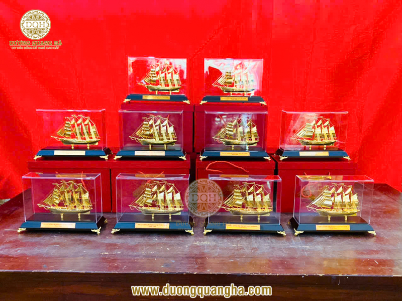 Quà tặng mạ vàng 24K - Lựa chọn sang trọng cho những dấu mốc ý nghĩa