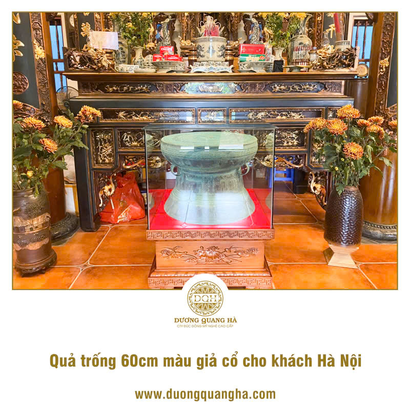 QUẢ TRỐNG ĐỒNG 60CM MÀU GIẢ CỔ TẠI KHÔNG GIAN THỜ TỔ TIÊN Ở HÀ NỘI