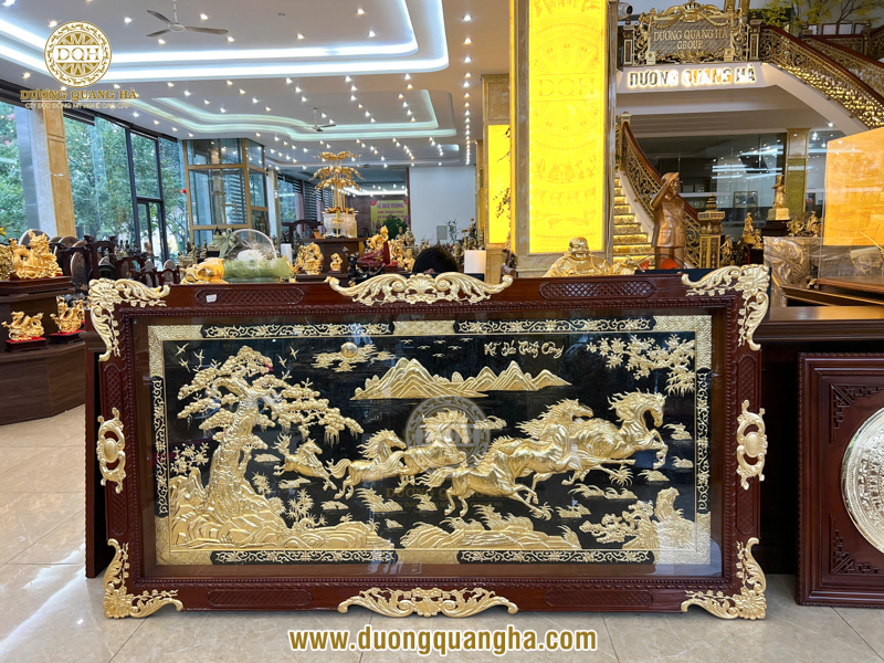 Tranh Mã đáo thành công mạ vàng tinh xảo, xứng đáng xuống tiền nhất