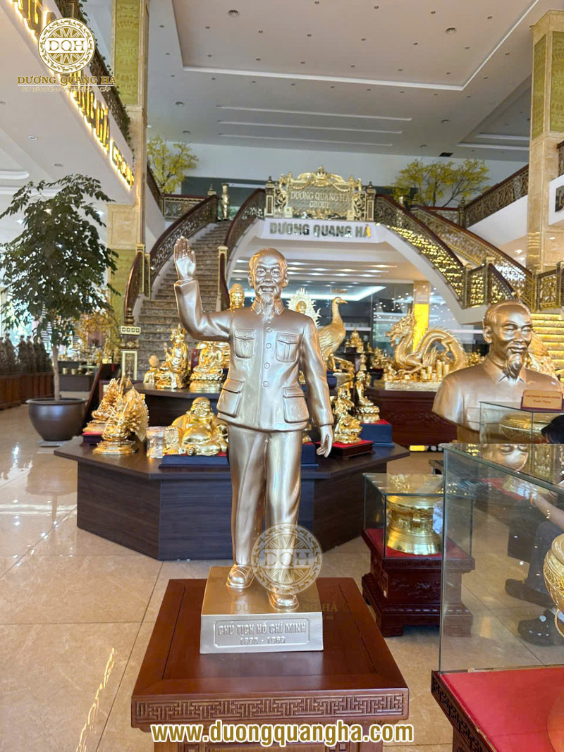 Nhận đúc tượng đài Chủ tịch Hồ Chí Minh bằng đồng theo yêu cầu