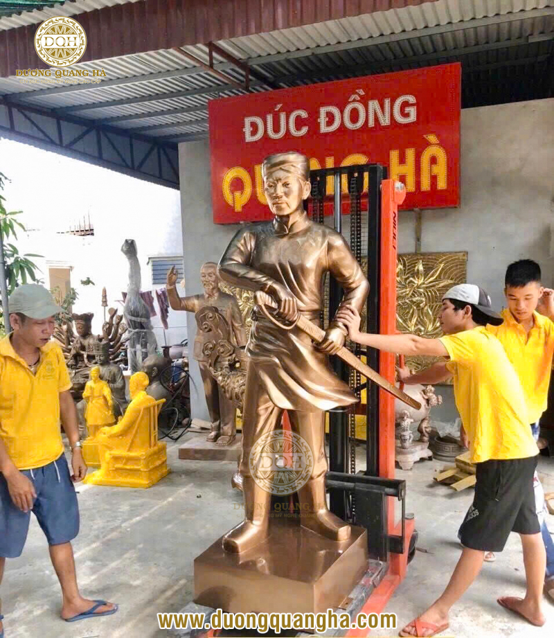 Tượng đài - Biểu tượng thiêng liêng lưu giữ hồn thiêng sông núi