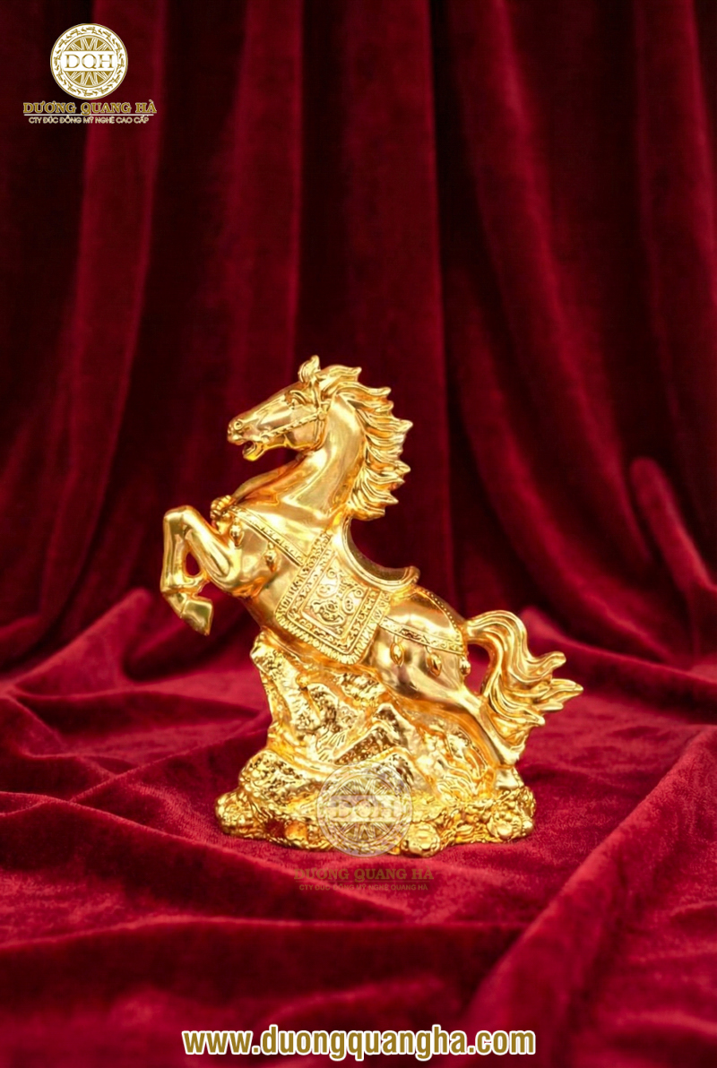 Tượng ngựa bằng đồng - Biểu tượng sức mạnh, thăng tiến và khát vọng vươn xa