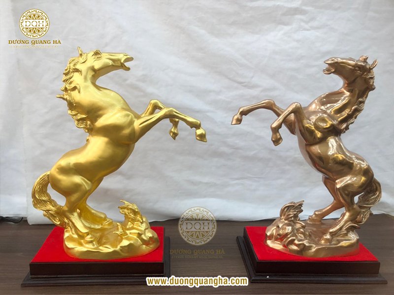 Tượng ngựa mạ vàng - Hút tiền tài, mang thành công đến cho gia chủ