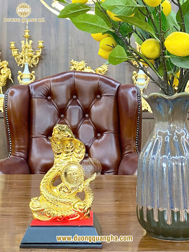 Tượng rắn: Biểu tượng phong thủy của sự thông minh, linh hoạt