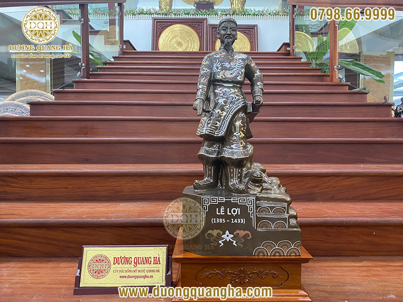 Tượng Vua Lê Lợi bằng đồng