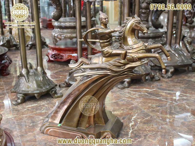 Tượng đồngThánh Gióng 