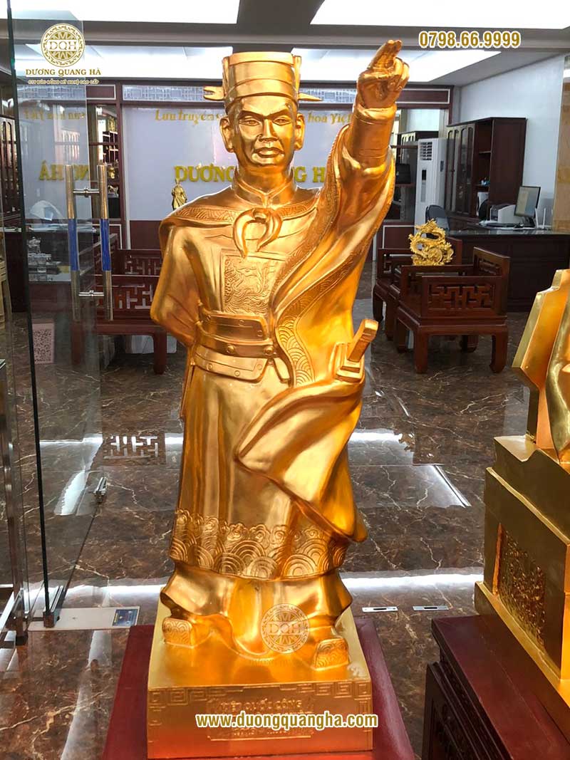 Tượng Vua Lý Thường Kiệt bằng đồng dát vàng 9999K