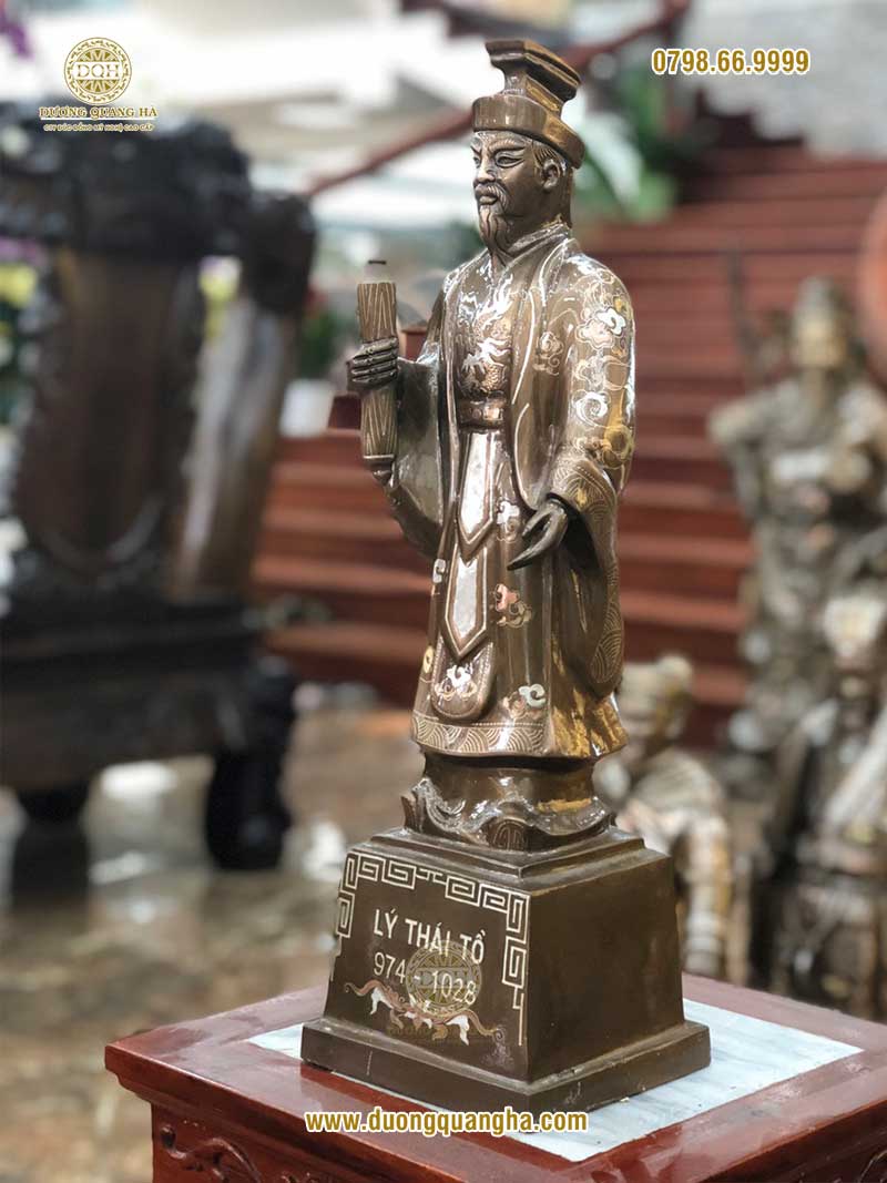 Tượng đồng Vua Lý Thái Tổ